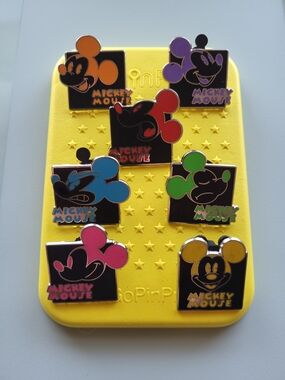 MICKEY MOUSE EXPRESSIONS Disney Trading Pin Bundle COMPLETE 7 PIN SET w/PINFOLIO